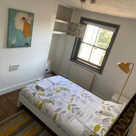 Double Room Лондон Екстериор снимка