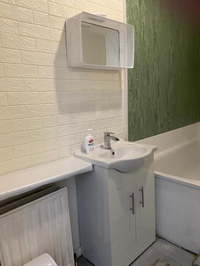 Double Room Лондон Екстериор снимка